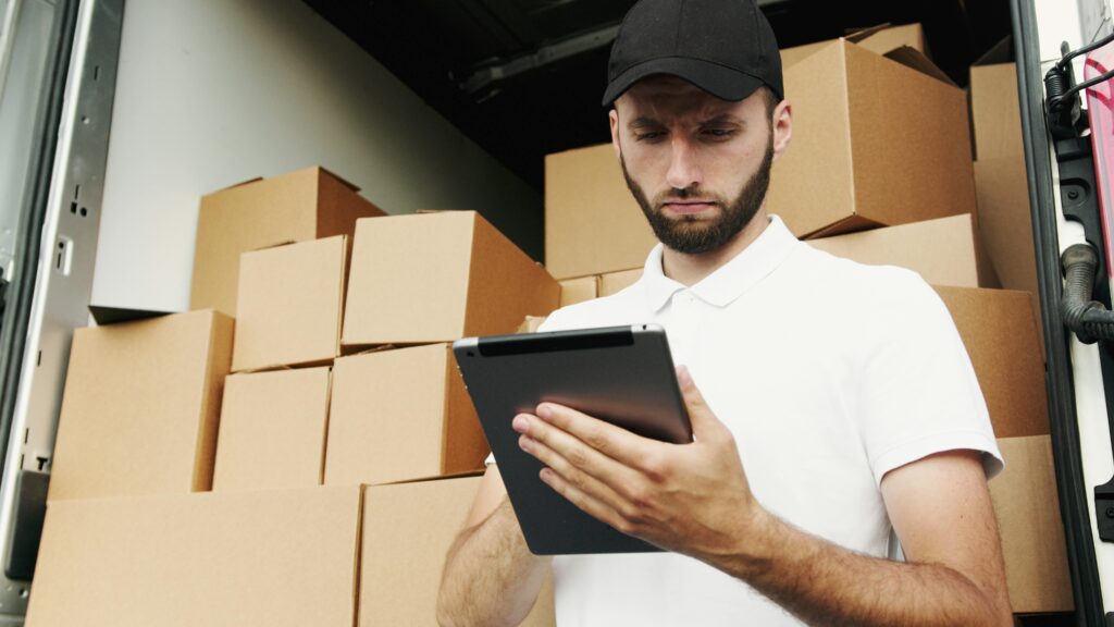 Comprobación de stock digital con tablet